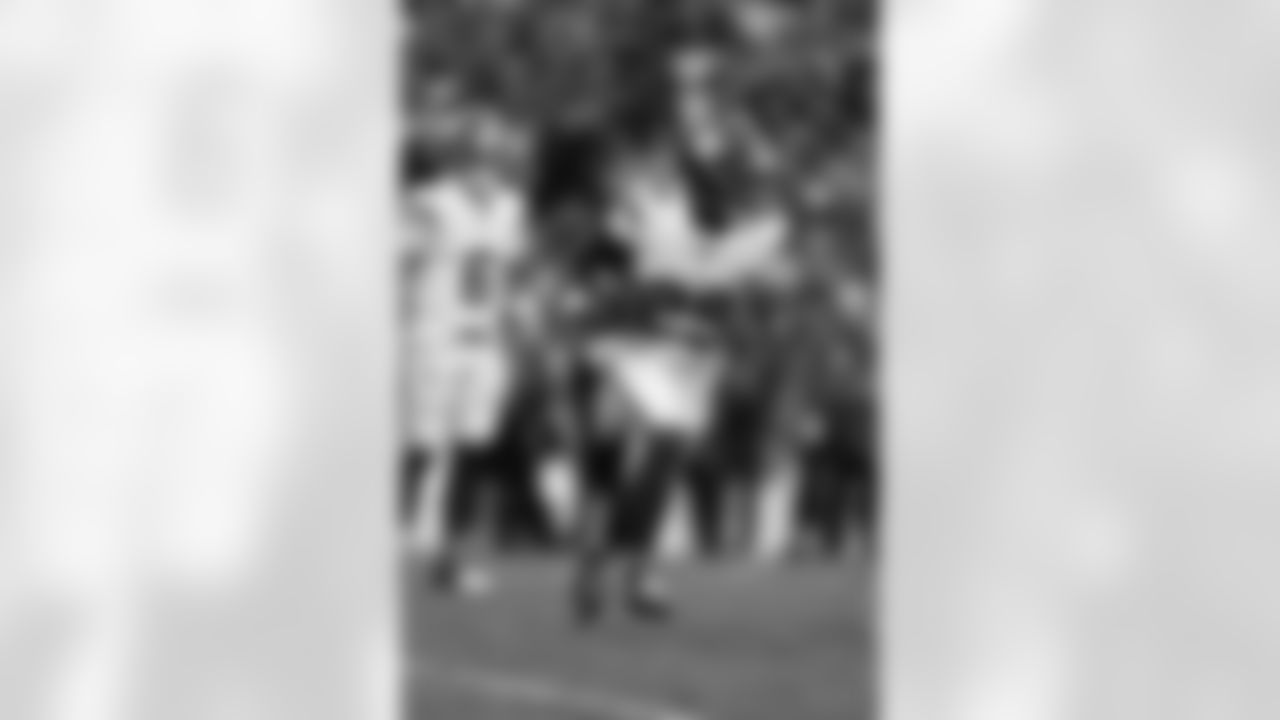 RB Tyrone Tracy Jr. (29)