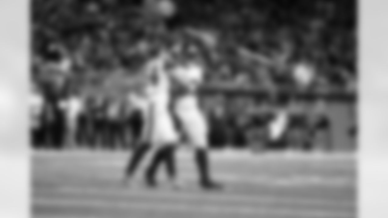 DL Rakeem Nuñez-Roches (93)