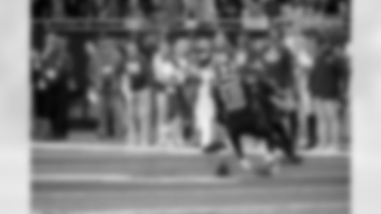 WR Isaiah Hodgins (89)