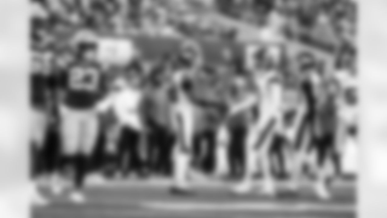 CB Cor'Dale Flott (28), S Jevón Holland (8)