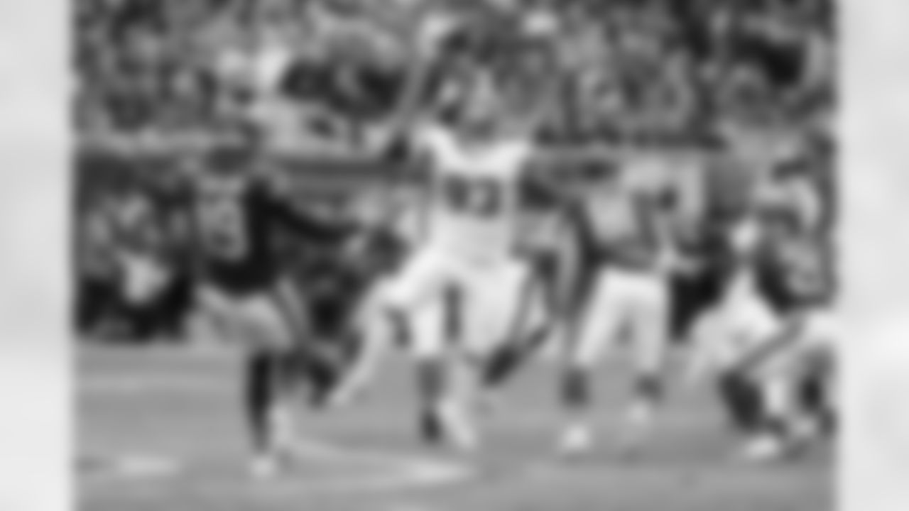 DL Rakeem Nuñez-Roches (93)