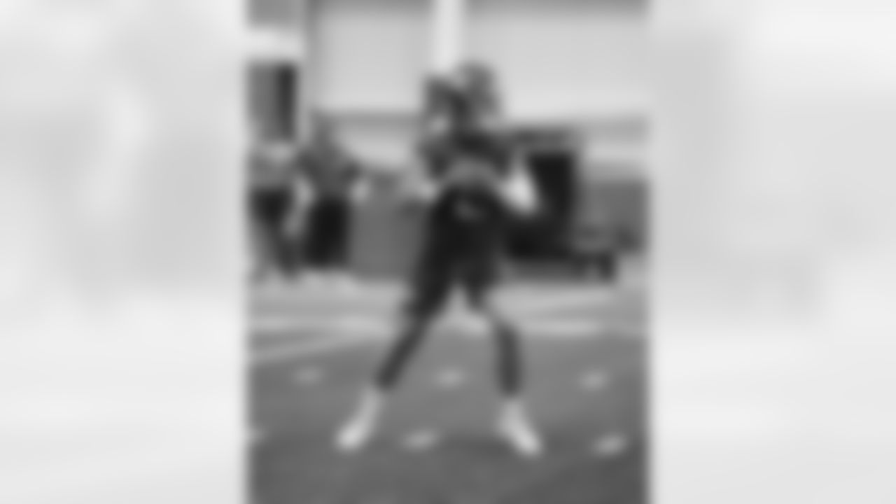 QB Jaxson Dart (6)