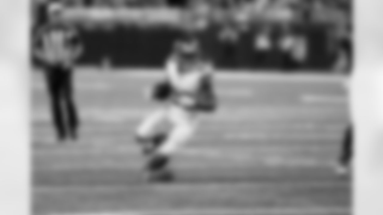 RB Tyrone Tracy Jr. (29)