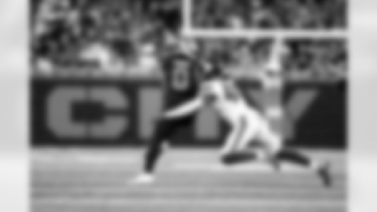 OLB Zaire Barnes (46)