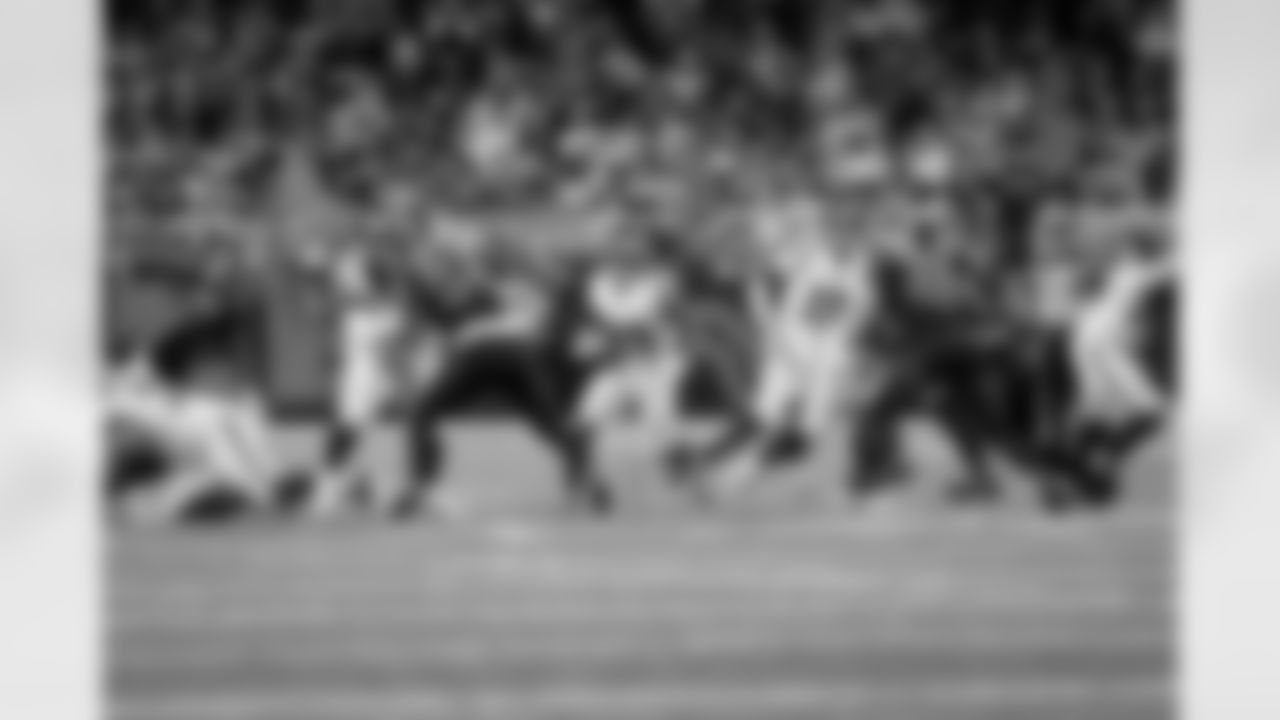 RB Tyrone Tracy Jr. (29)