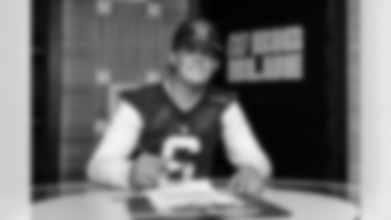 QB Jaxson Dart - Selection List Signing (May 30)