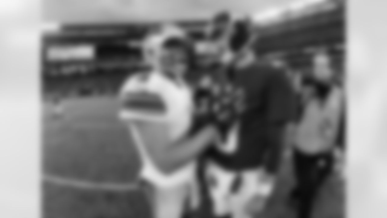 New York Giants quarterback Eli Manning (10) talks with Detroit Lions quarterback Matthew Stafford (9) following a week 15 NFL football game on December 18, 2016 in East Rutherford, NJ. (Evan Pinkus via AP)
