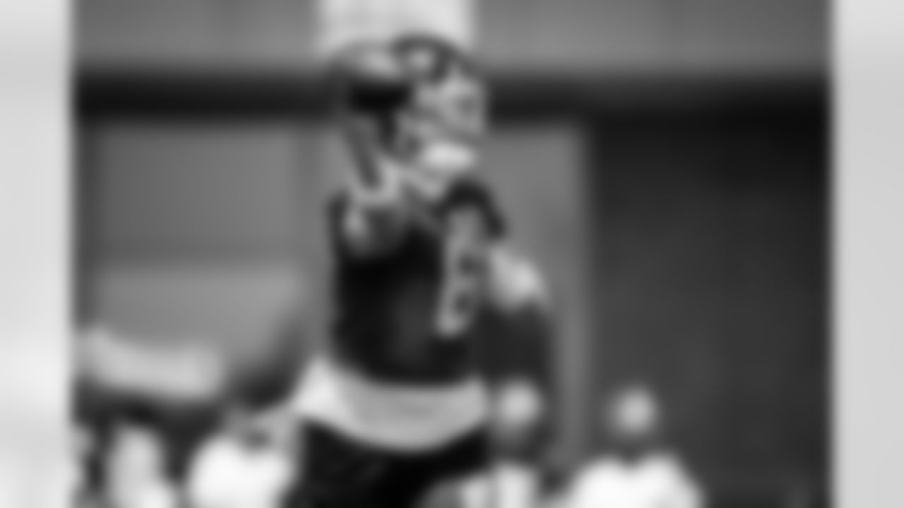 QB Jaxson Dart (6)