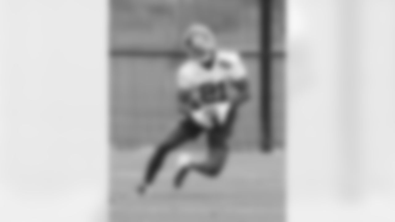 CB Paulson Adebo (21), interception