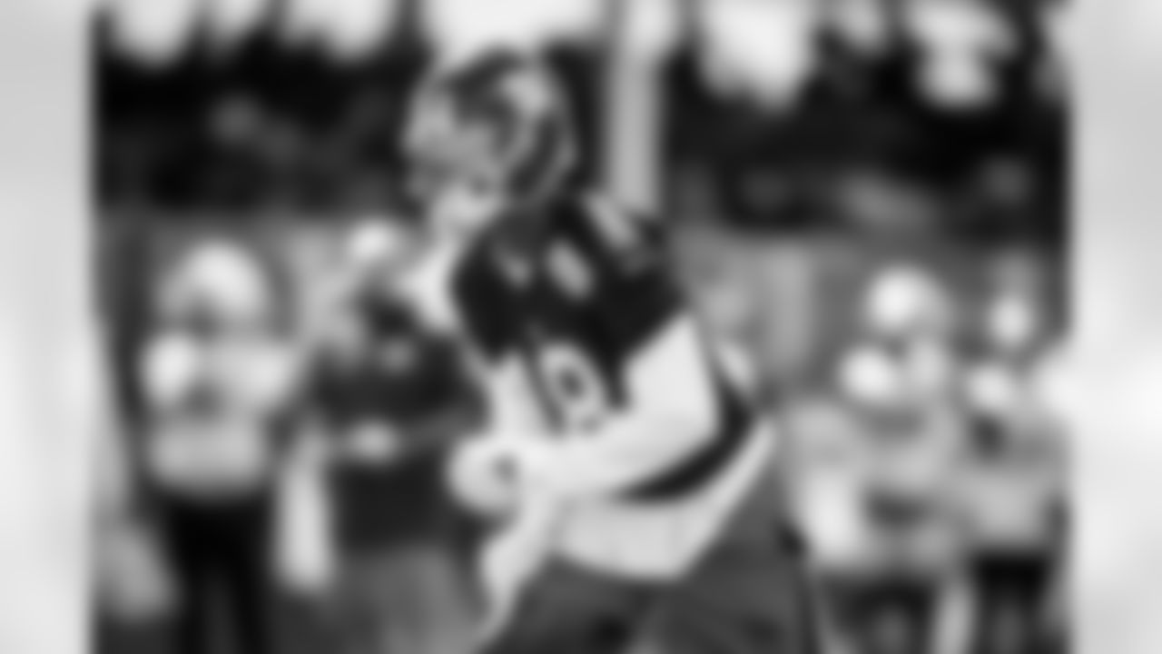 WR Darius Slayton (18)