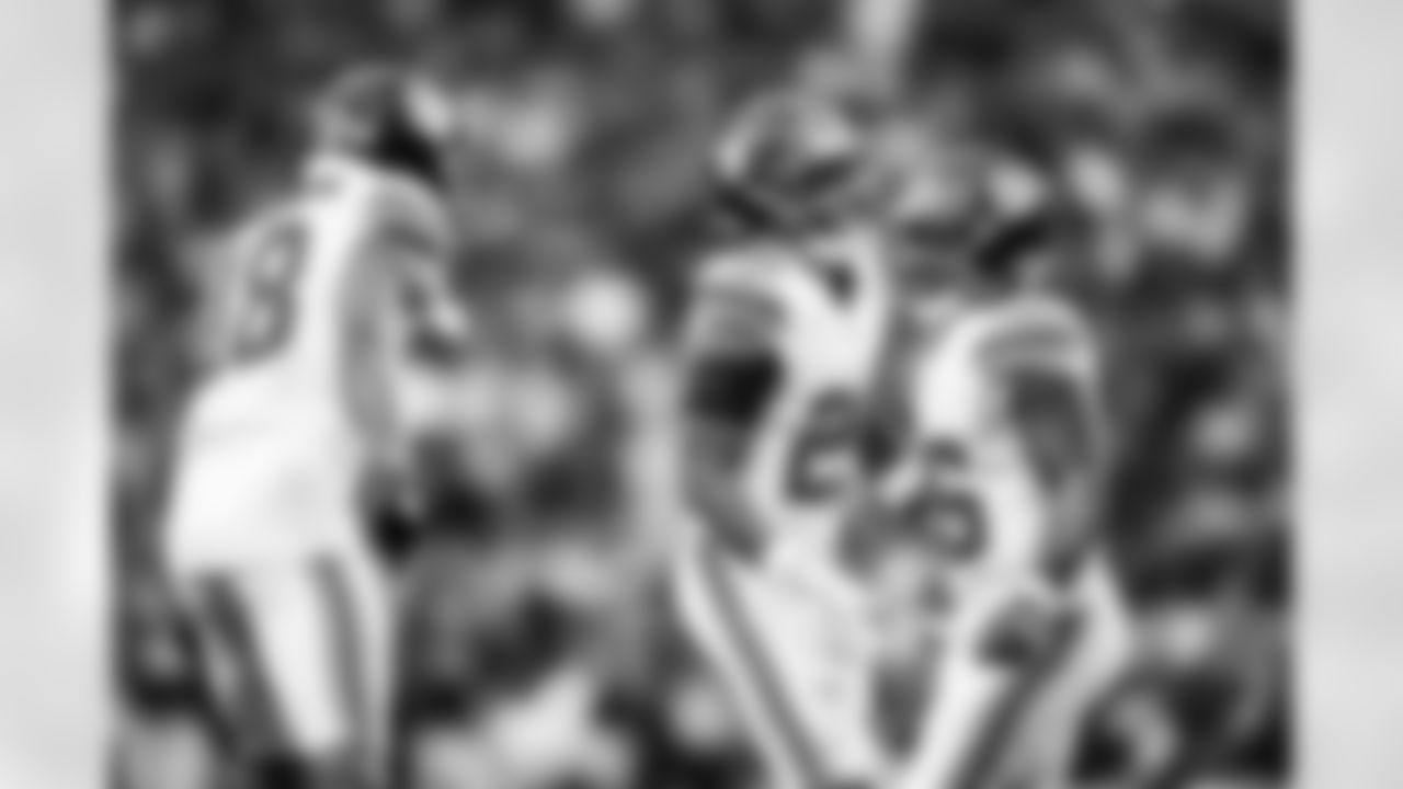 RB Tyrone Tracy Jr. (29), RB Devin Singletary (26)