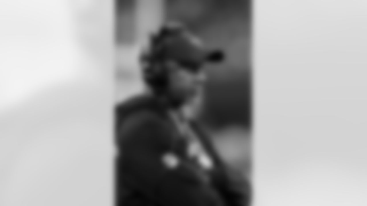 Willie Taggart - Running Backs Coach