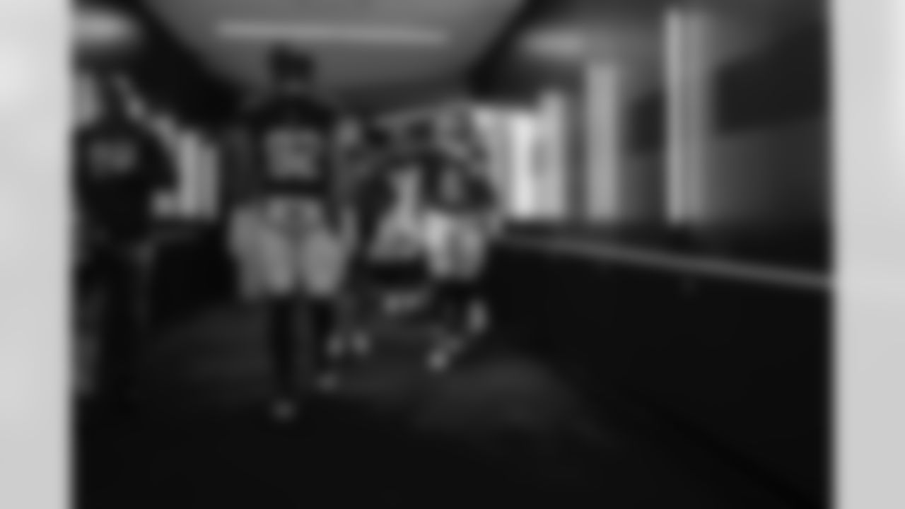 TE Daniel Bellinger (82), QB Jaxson Dart (6)