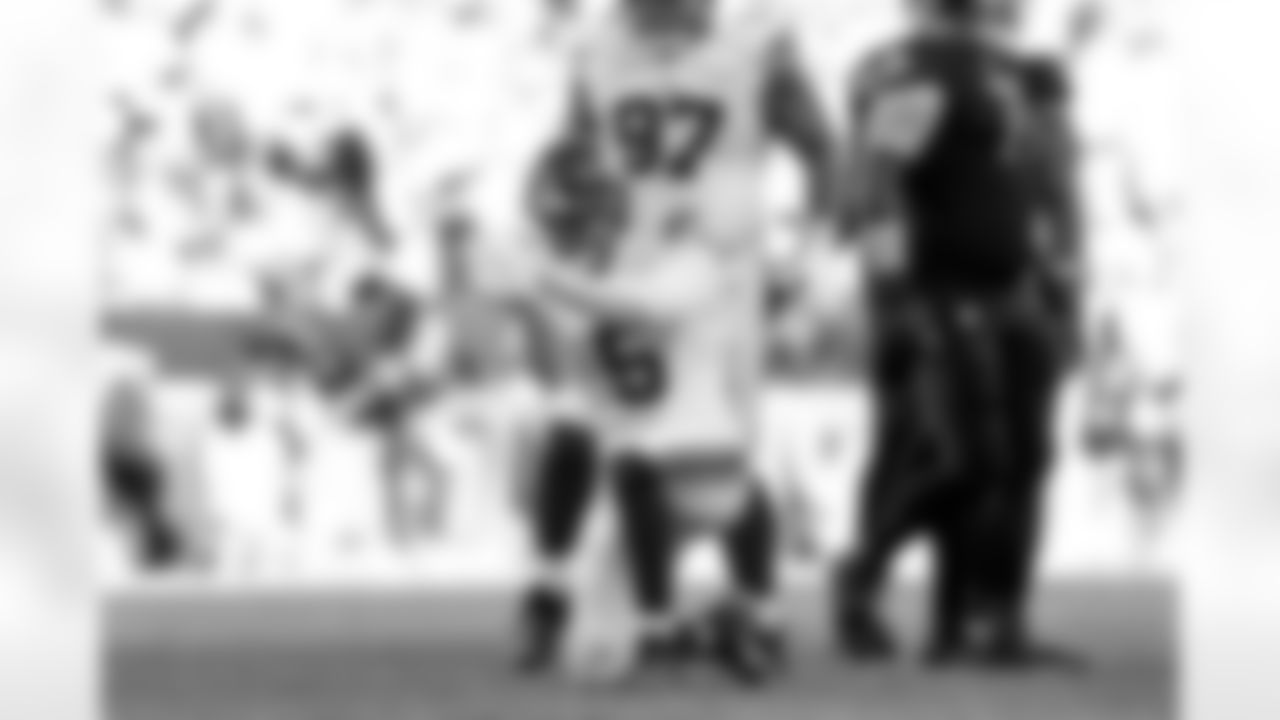 OLB Kayvon Thibodeaux (5)