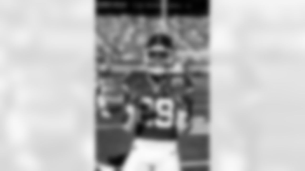 RB Tyrone Tracy Jr. (29)