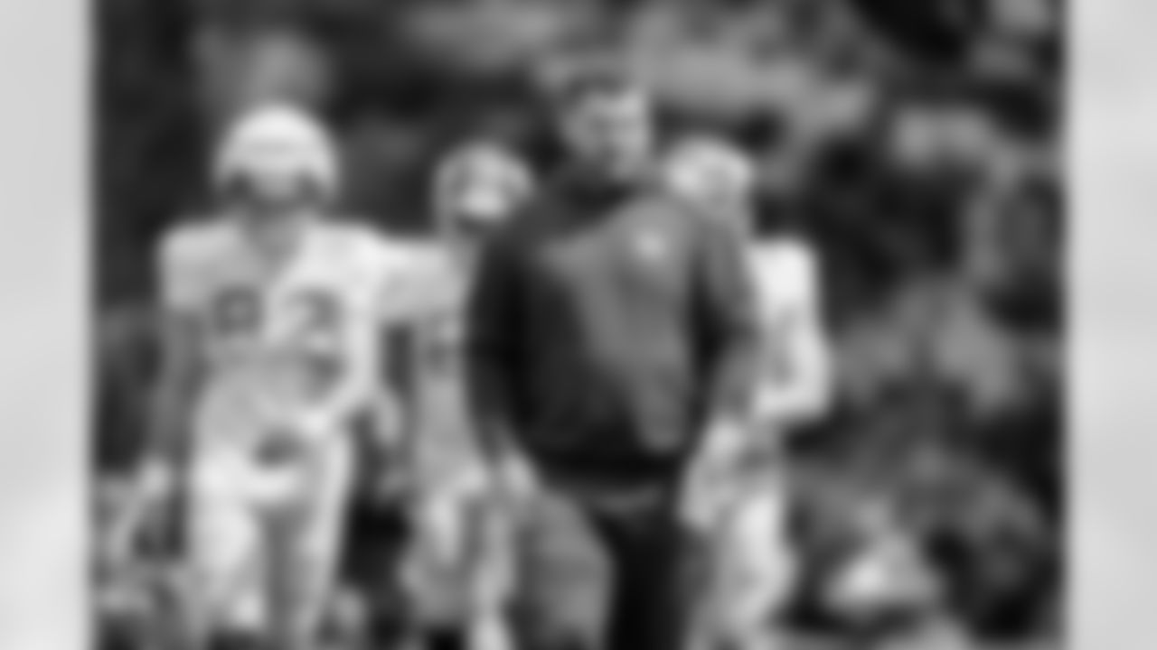 Tim Kelly - Tight Ends Coach