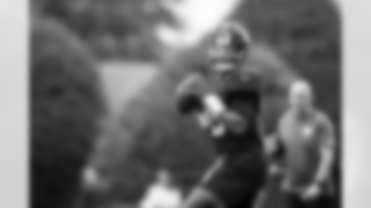 QB Jameis Winston (19)