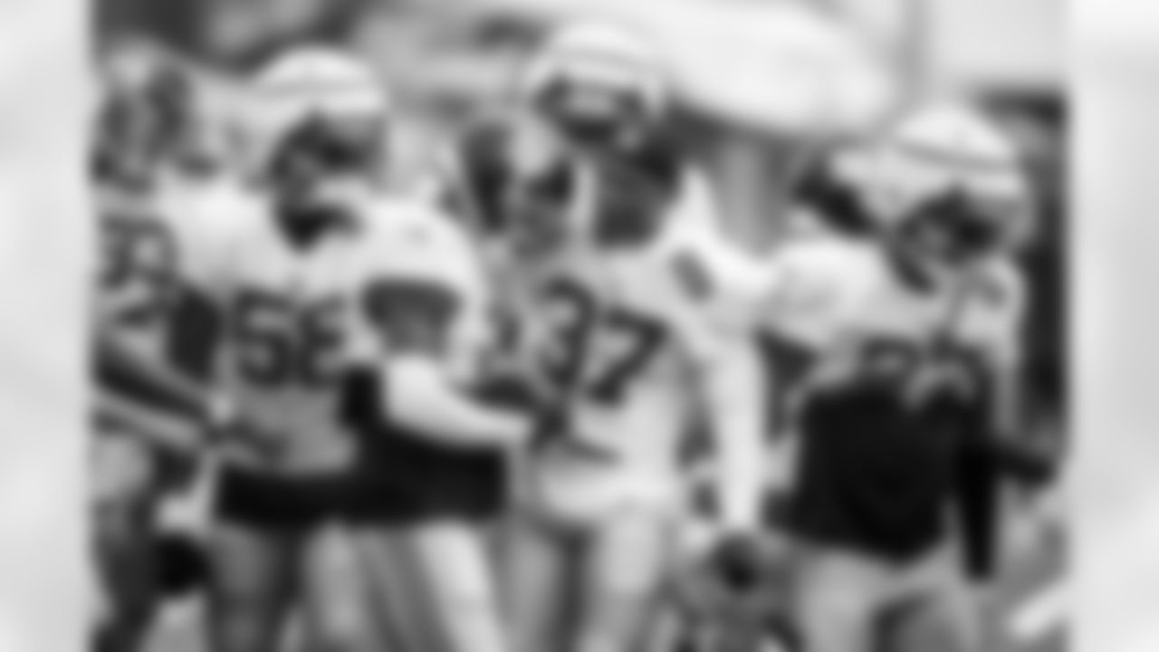 CB Deonte Banks (2) and CB Tre Hawkins III (37)