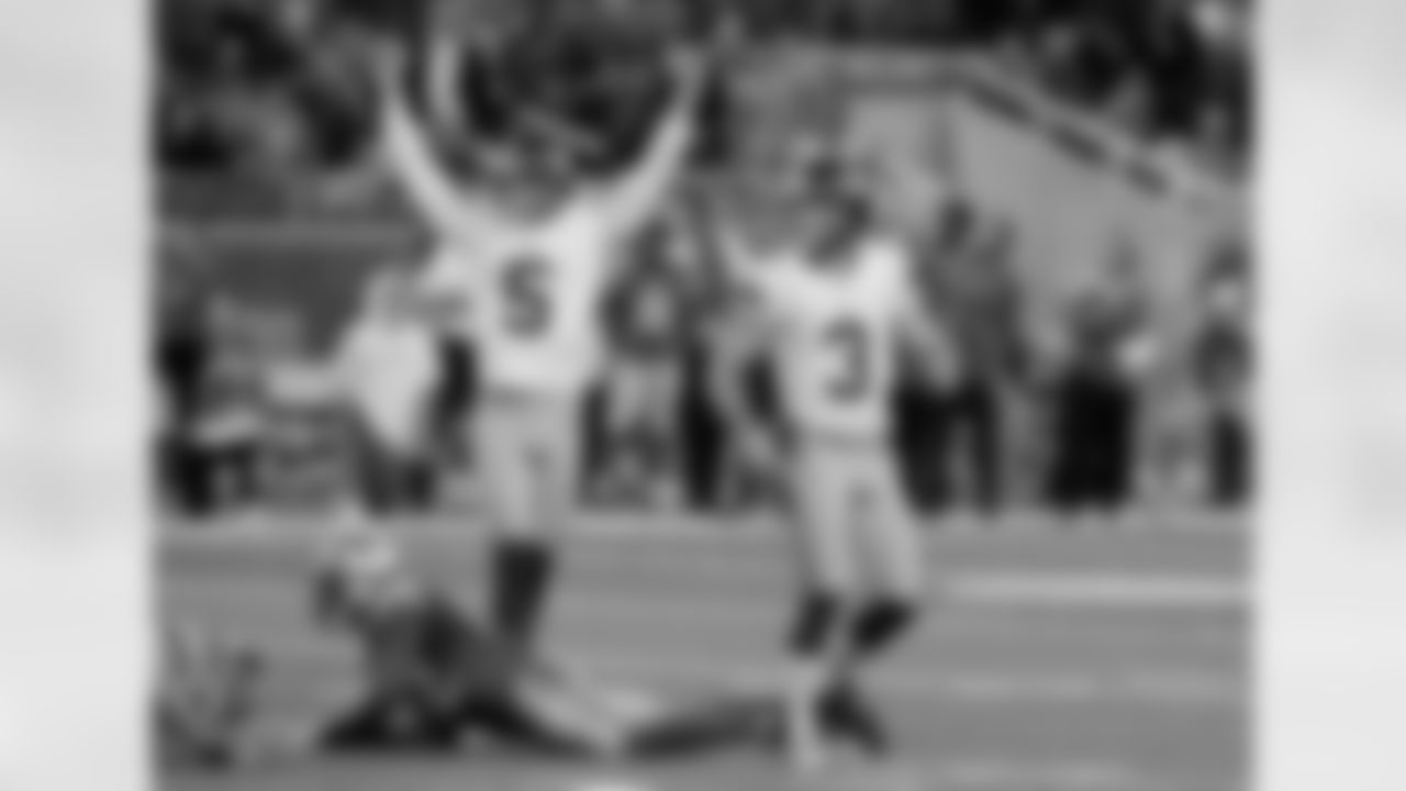 New York Giants place holder Steve Weatherford (5) reacts after kicker Josh Brown's 45-yard field goal during overtime to defeat the Detroit Lions 23-20 in an NFL football game in Detroit, Sunday, Dec. 22, 2013. (AP Photo/Duane Burleson)