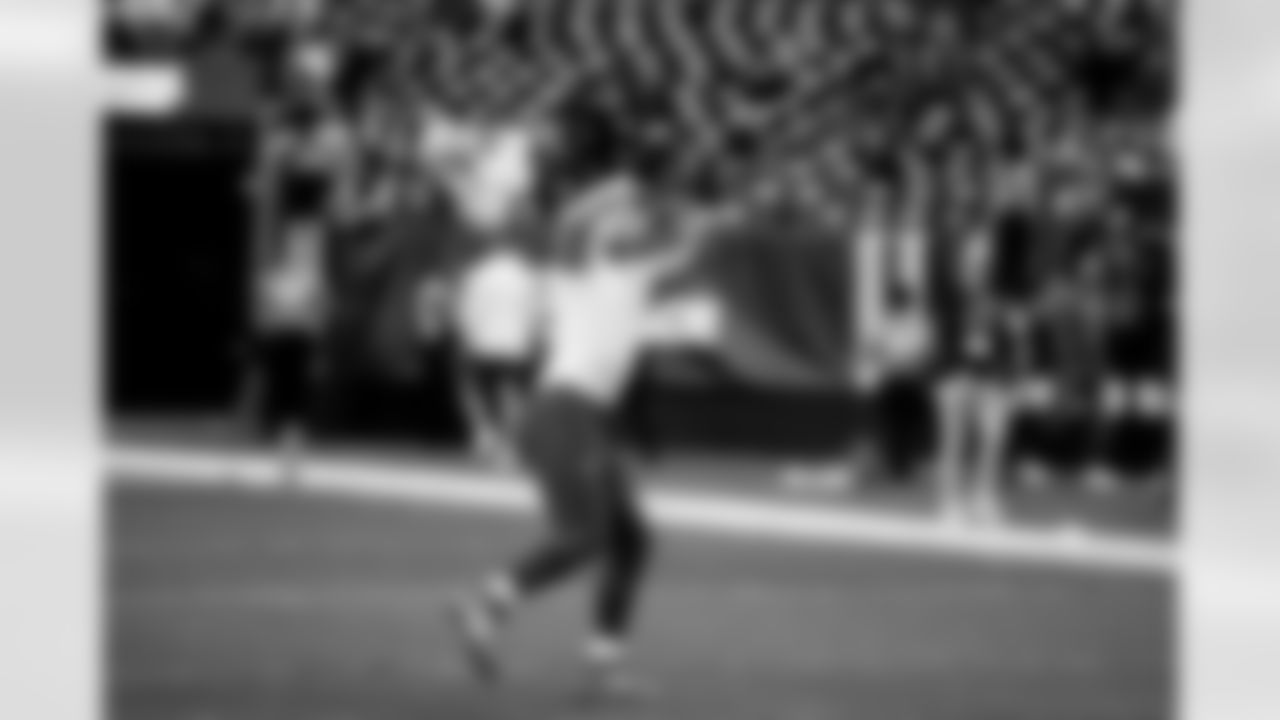 TE Daniel Bellinger (82)