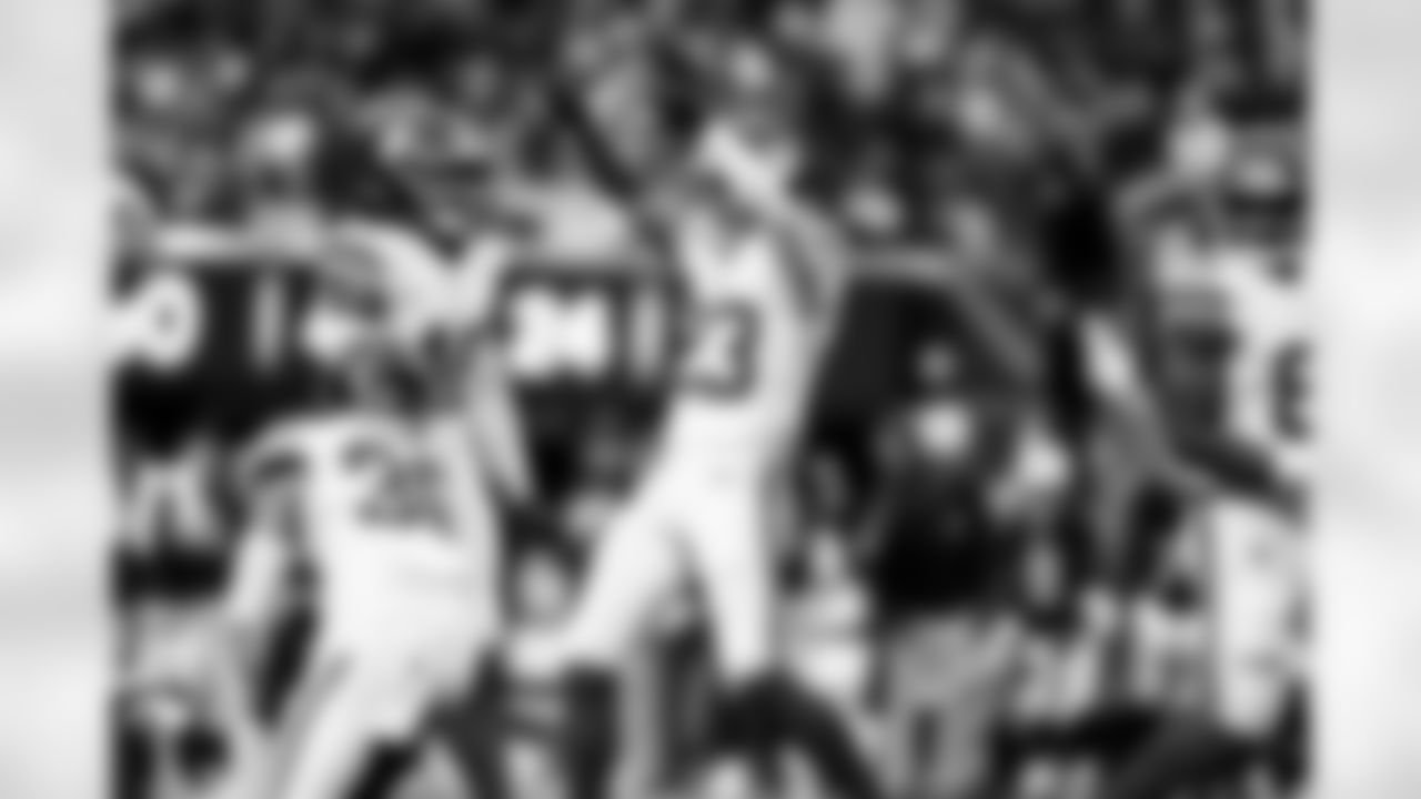 CB Art Green (23), OLB Zaire Barnes (46),