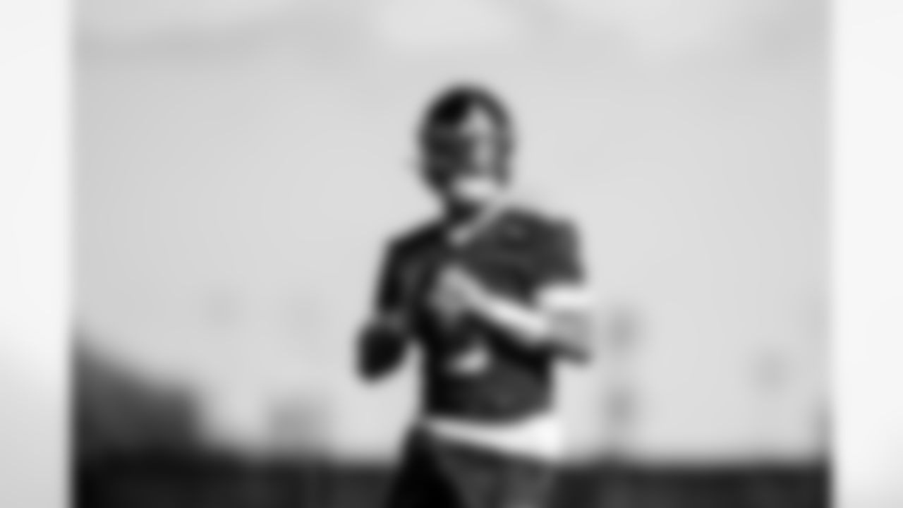 QB Jaxson Dart (6)