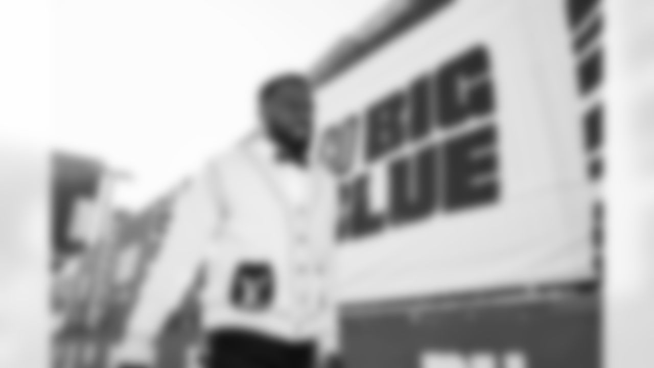 LB Demetrius Flannigan-Fowles (33)