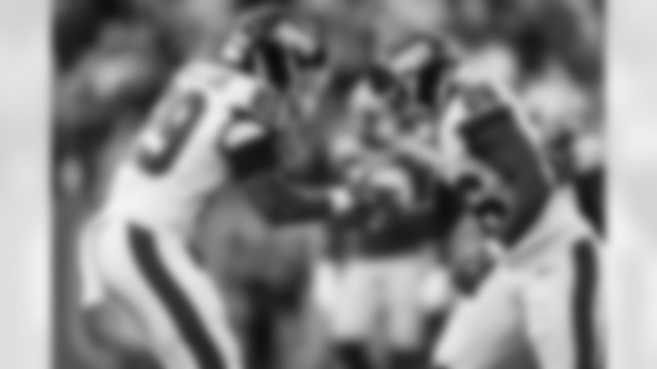 RB Tyrone Tracy Jr. (29), RB Devin Singletary (26)