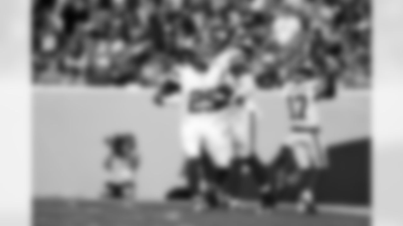 RB Tyrone Tracy Jr. (29)