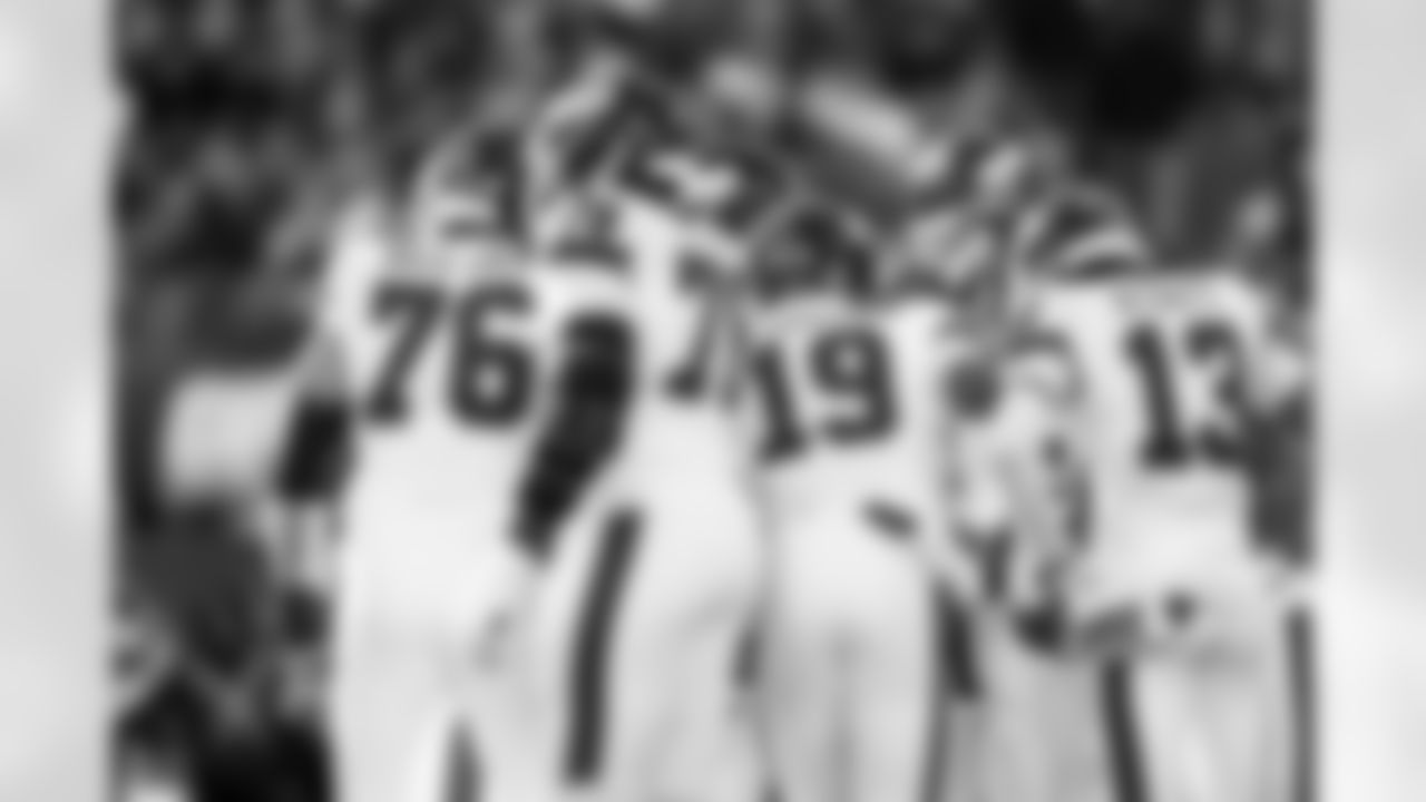 QB Jameis Winston (19)