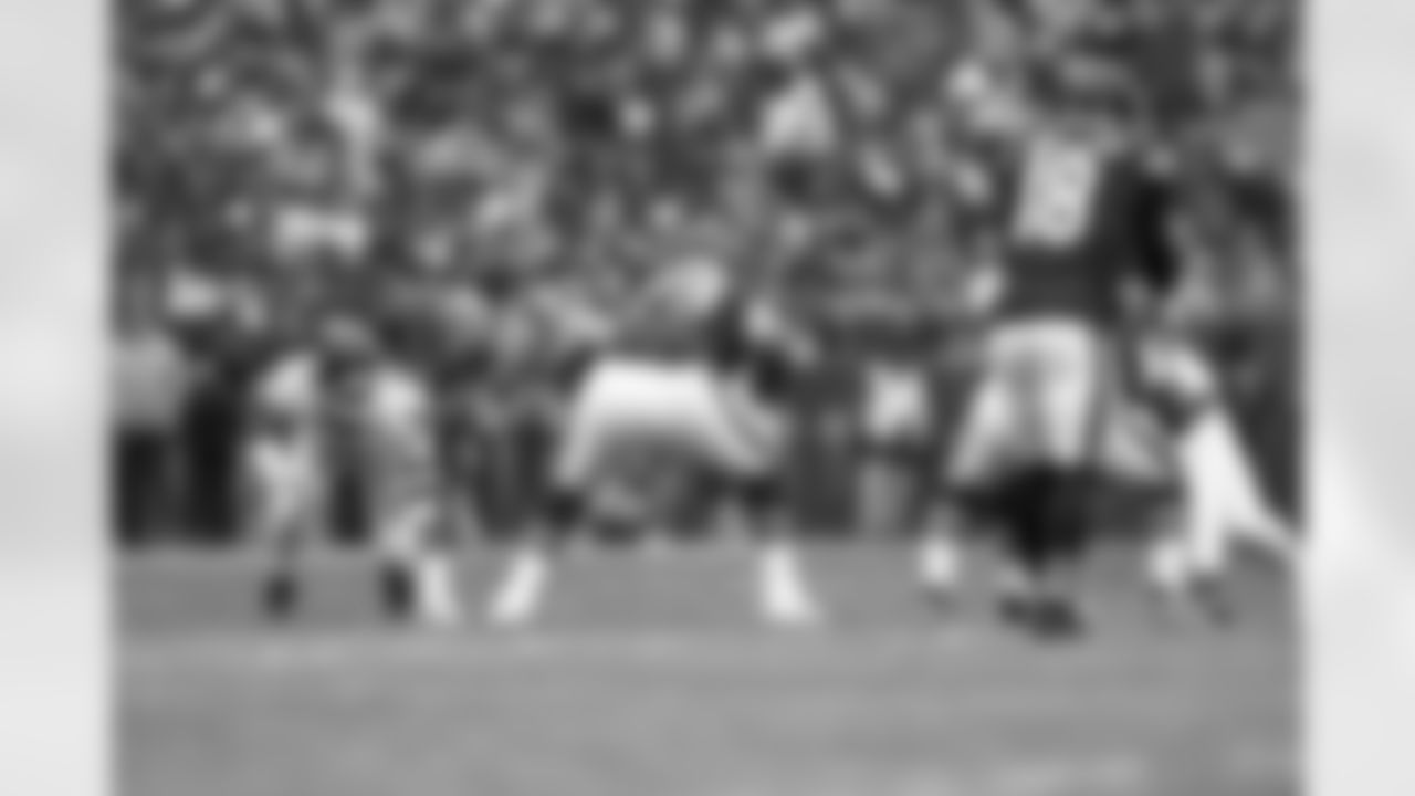 OLB Kayvon Thibodeaux (5)