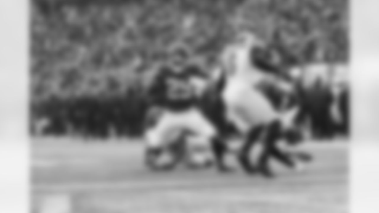 RB Tyrone Tracy Jr. (29)