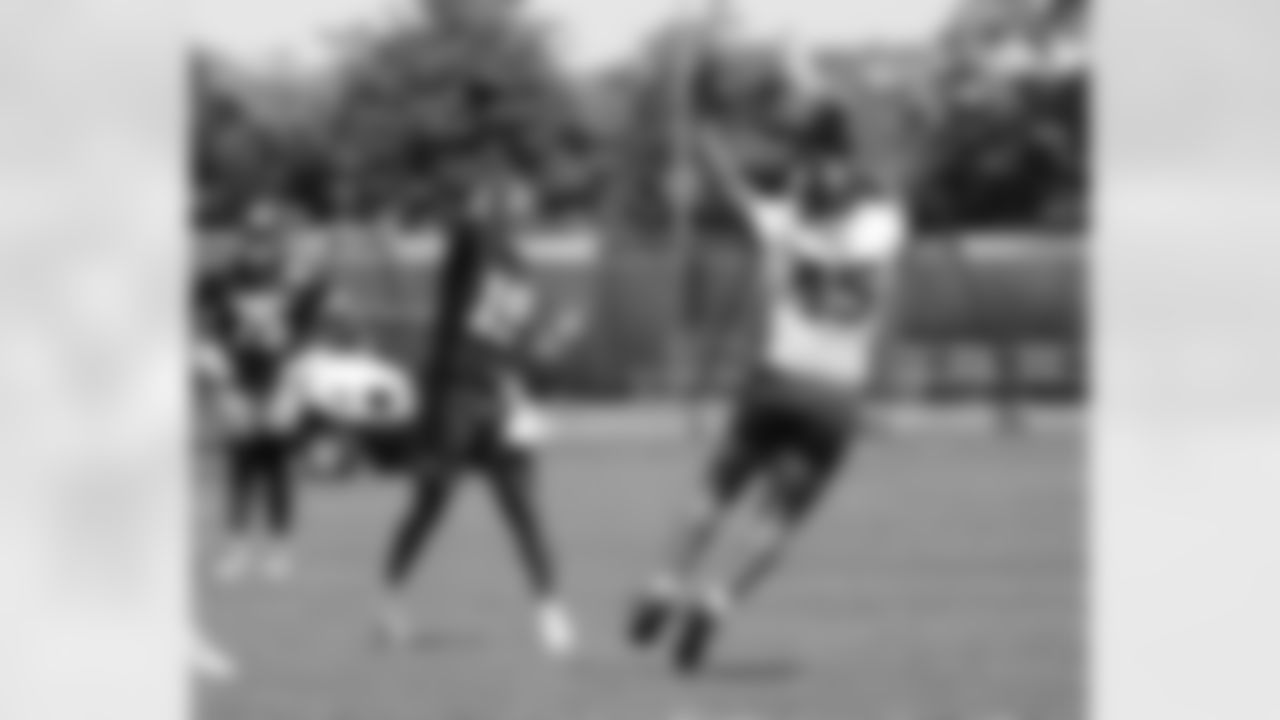 QB Jameis Winston (19),OLB Tomon Fox (45)