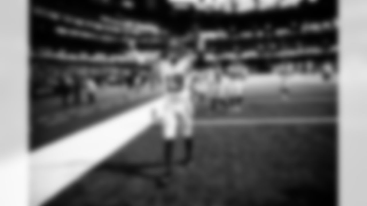 QB Jameis Winston (19)