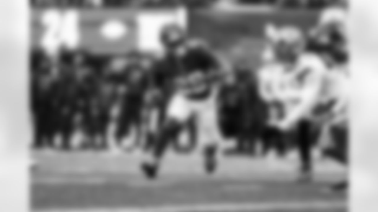 RB Tyrone Tracy Jr. (29)