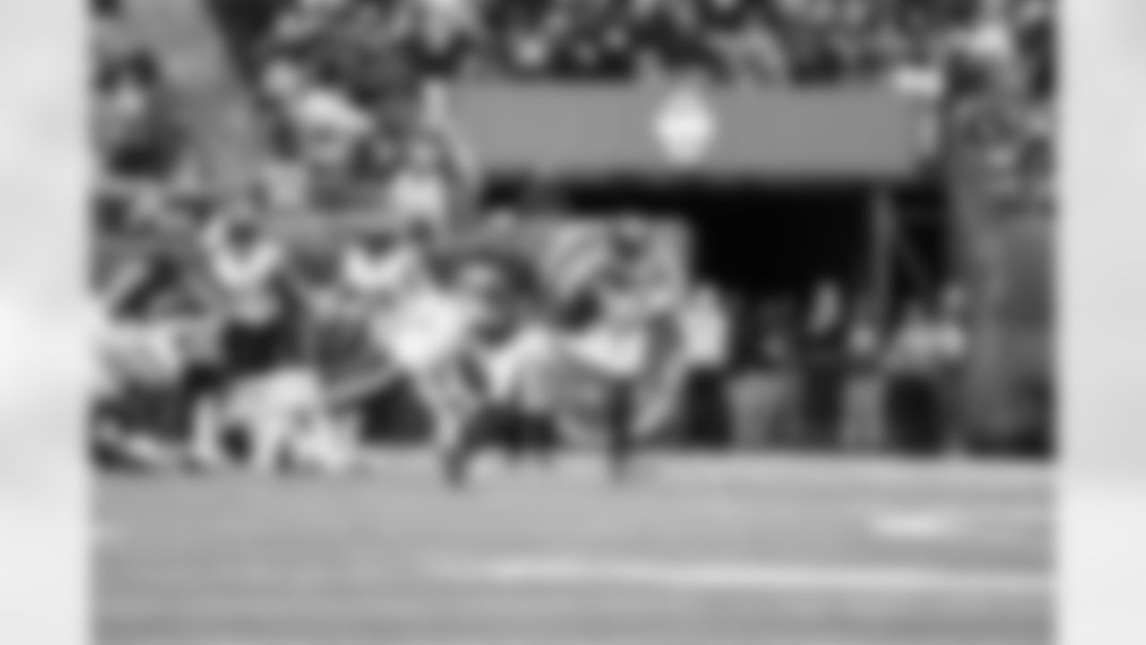 TE Daniel Bellinger (82)