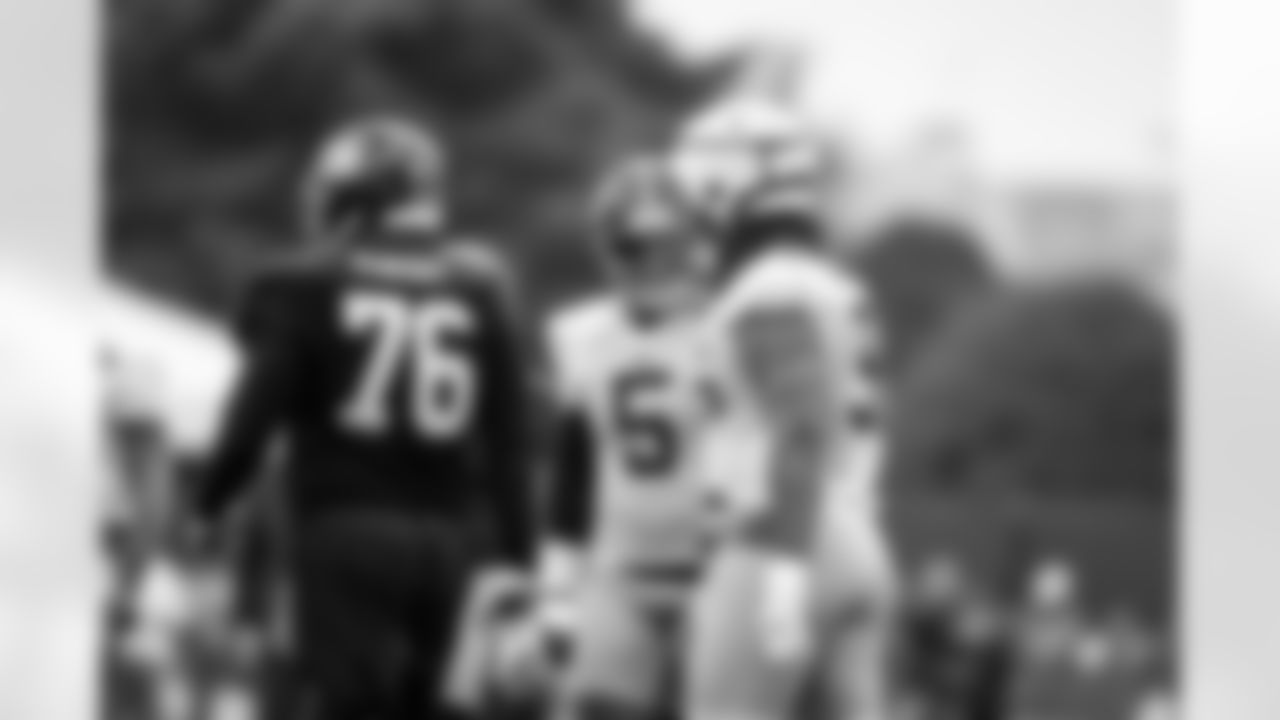 OLB Kayvon Thibodeaux (5)