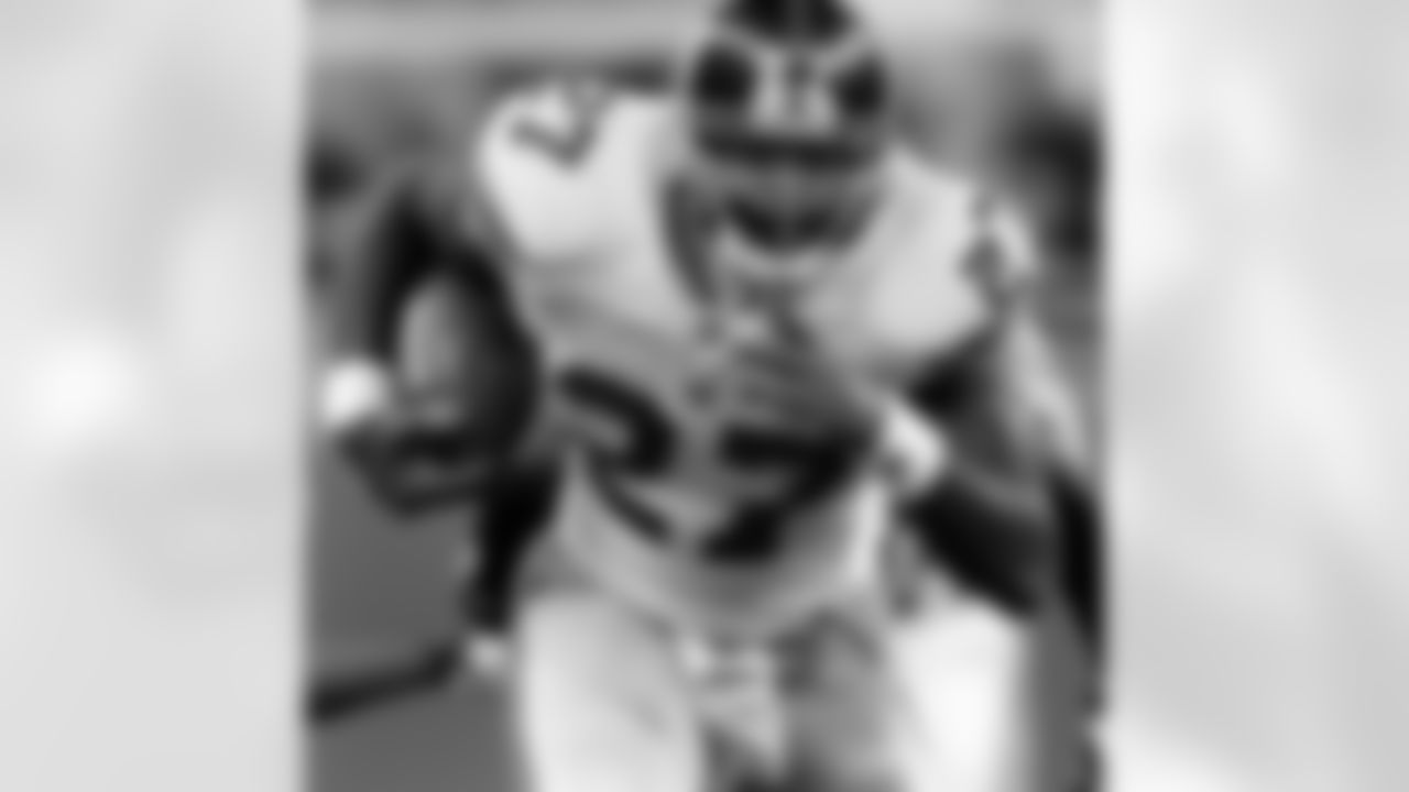 New York Giants running back Brandon Jacobs rushes against the Detroit Lions in the first quarter of an NFL football game in Detroit, Sunday, Nov. 18, 2007. (AP Photo/Paul Sancya)