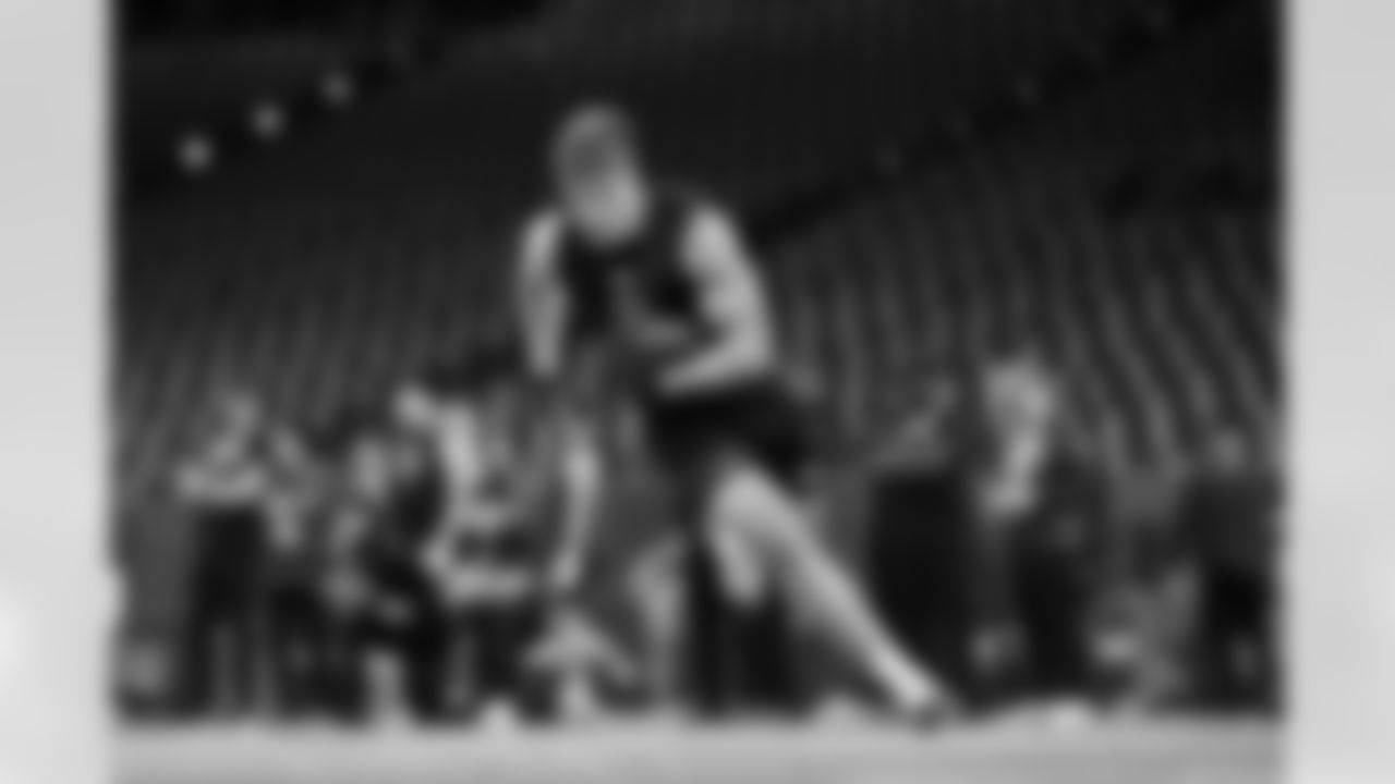 Notre Dame tight end Eli Raridon (19) participates in a drill during the 2026 NFL Scouting Combine on Friday, February 27, 2026 in Indianapolis, Indiana. (Cooper Neill/NFL)