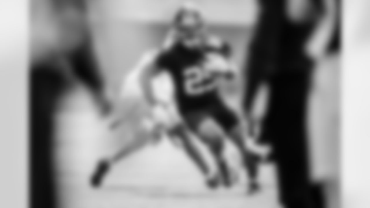 RB Tyrone Tracy Jr. (29)