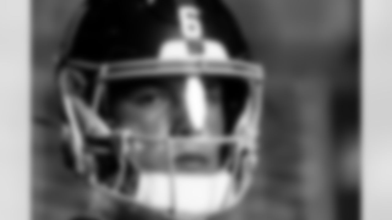 QB Jaxson Dart (6)