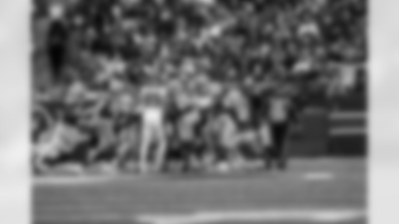 WR Isaiah Hodgins (89)