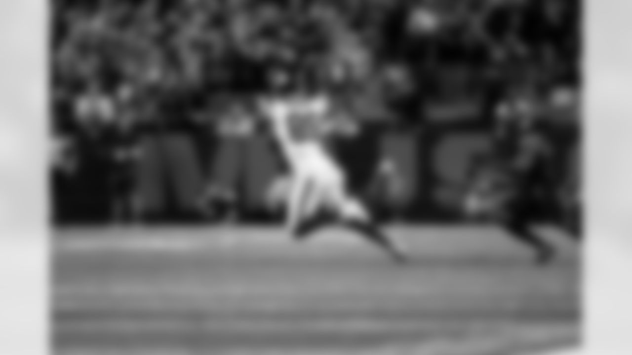 WR Isaiah Hodgins (89)