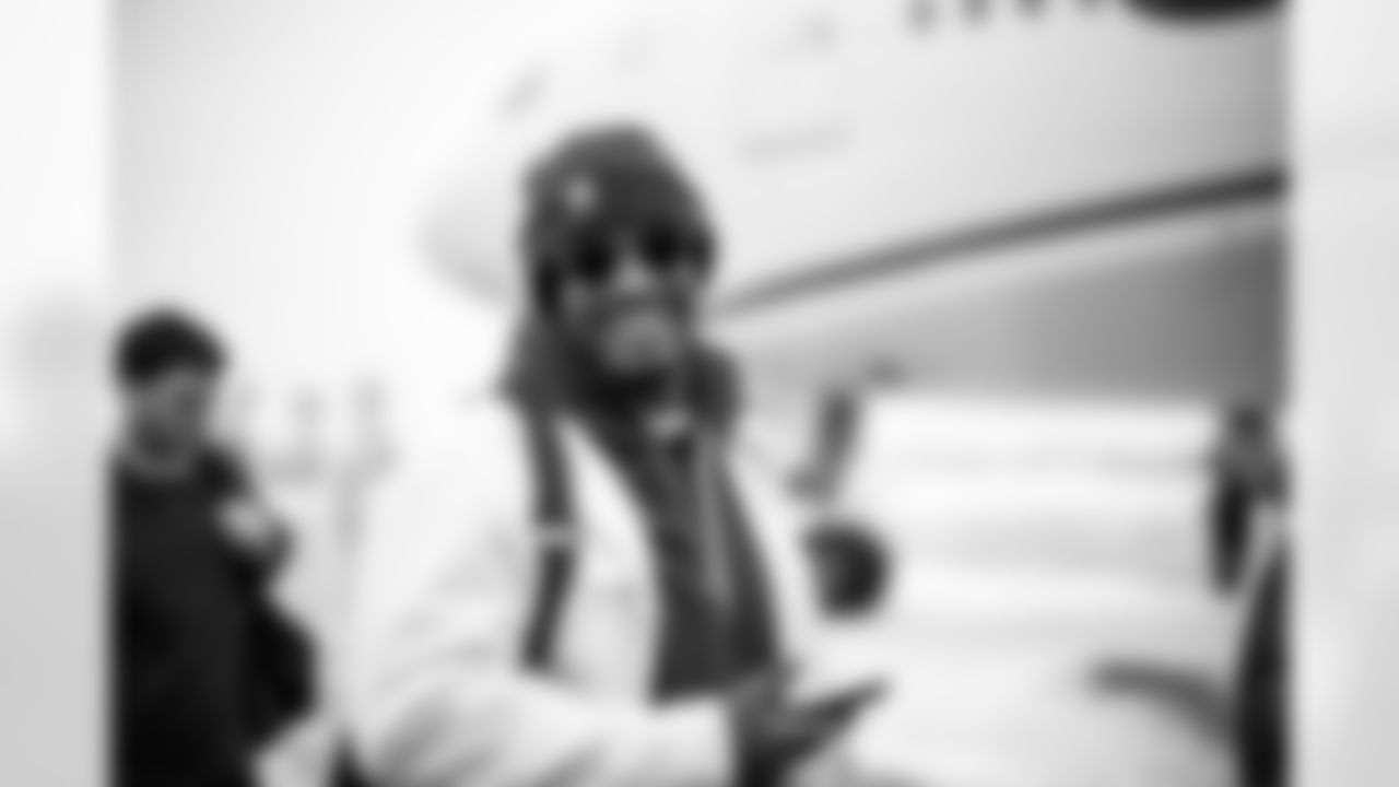 QB Jameis Winston (19)