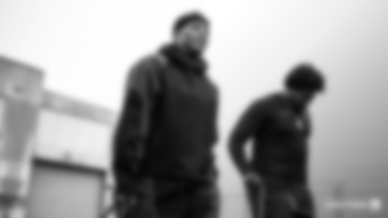 CB Dru Phillips (22) DL Darius Alexander (91)