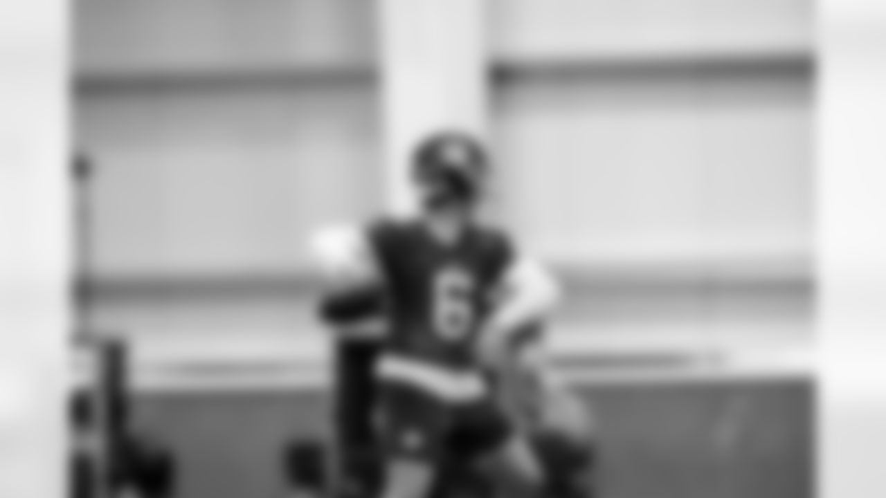QB Jaxson Dart (6)