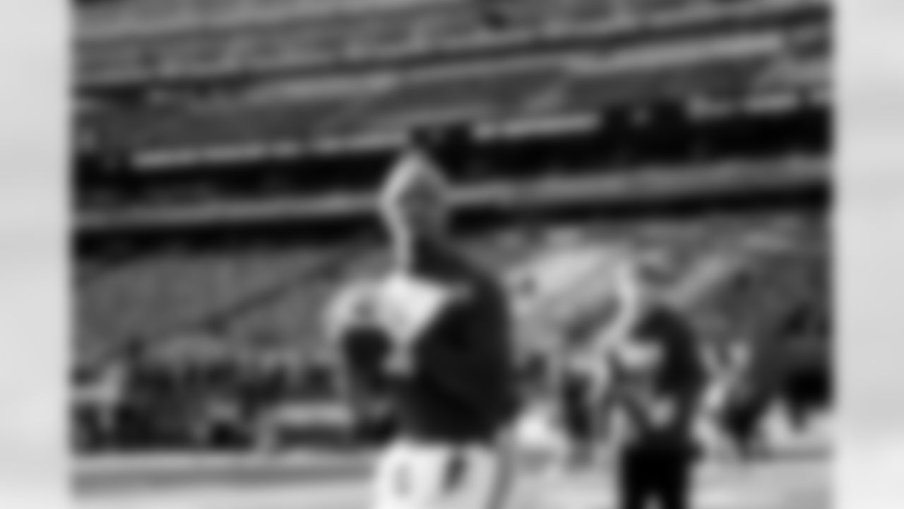 QB Jameis Winston (19)