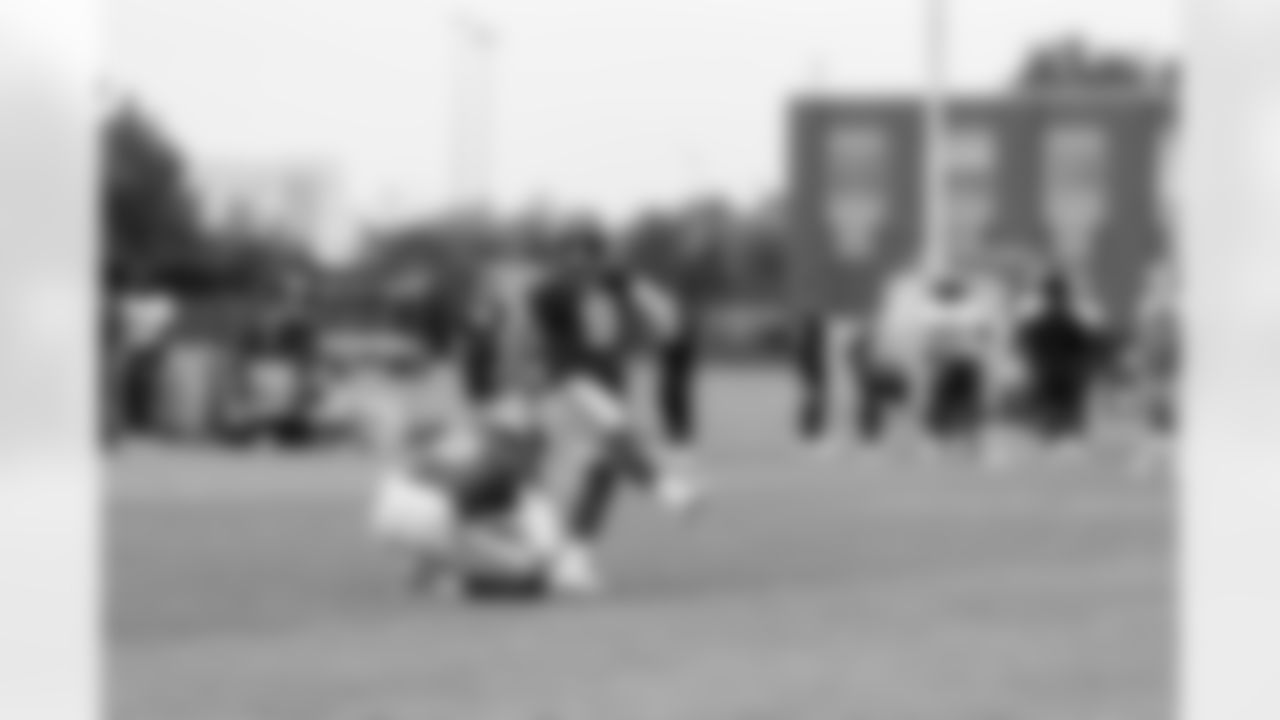 P Jamie Gillan (6) , K Graham Gano (9)