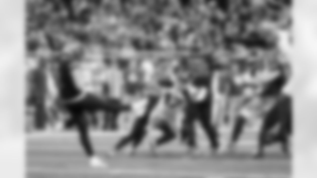 LB Neville Hewitt (47)