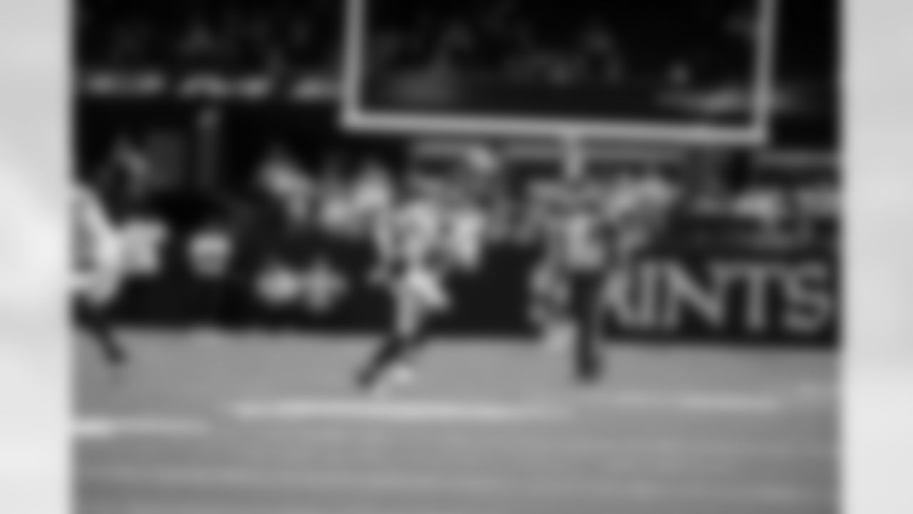 QB Jaxson Dart (6) runs the ball during an NFL football game against the New Orleans Saints on Sunday, October 5, 2025 at Caesars Superdome in New Orleans. (BRENNAN ASPLEN/NEW YORK GIANTS)